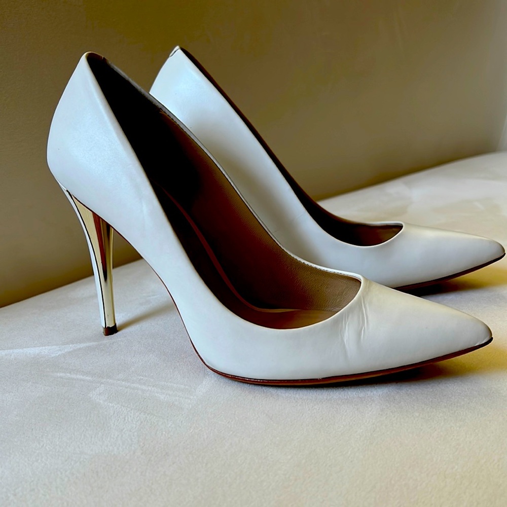 Marciano White classic pump Size 8
